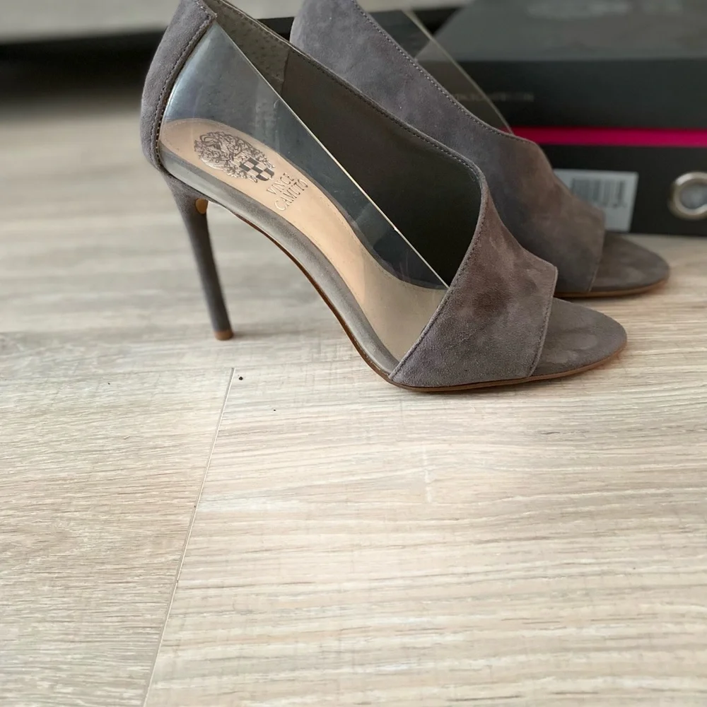 New Vince Camuto heels. - Picture 1 of 3